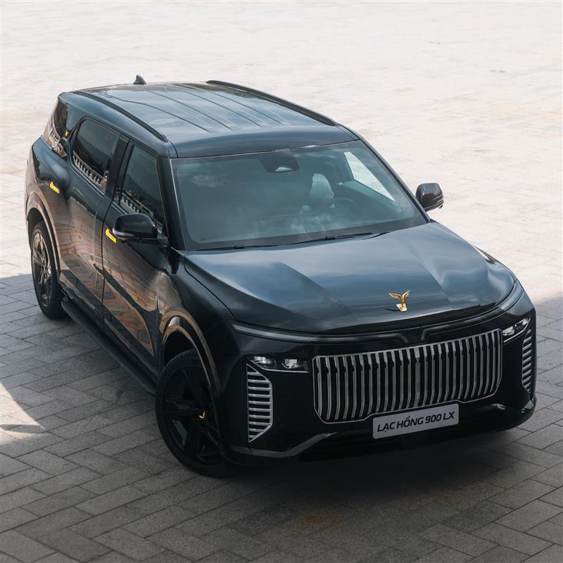 VINFAST BÀN GIAO LÔ XE LẠC HỒNG - ĐƯA ĐÓN NGUYÊN THỦ QUỐC TẾ TẠI ĐẠI LỄ KỶ NIỆM 80 NĂM QUỐC KHÁNH